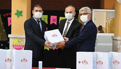 İsdemir’den bölge okullarına  dezenfektan desteği