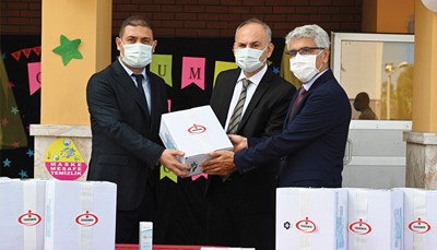 İsdemir’den bölge okullarına dezenfektan desteği